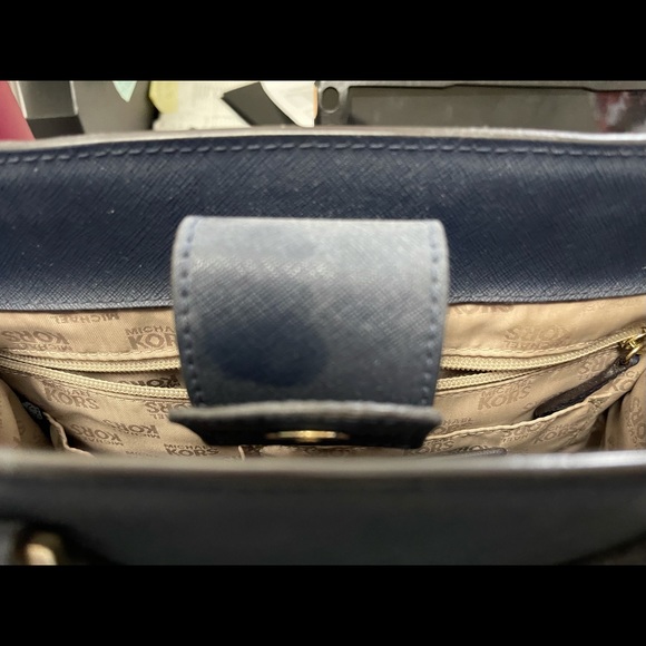 Michael KORS Purse - Picture 2 of 2
